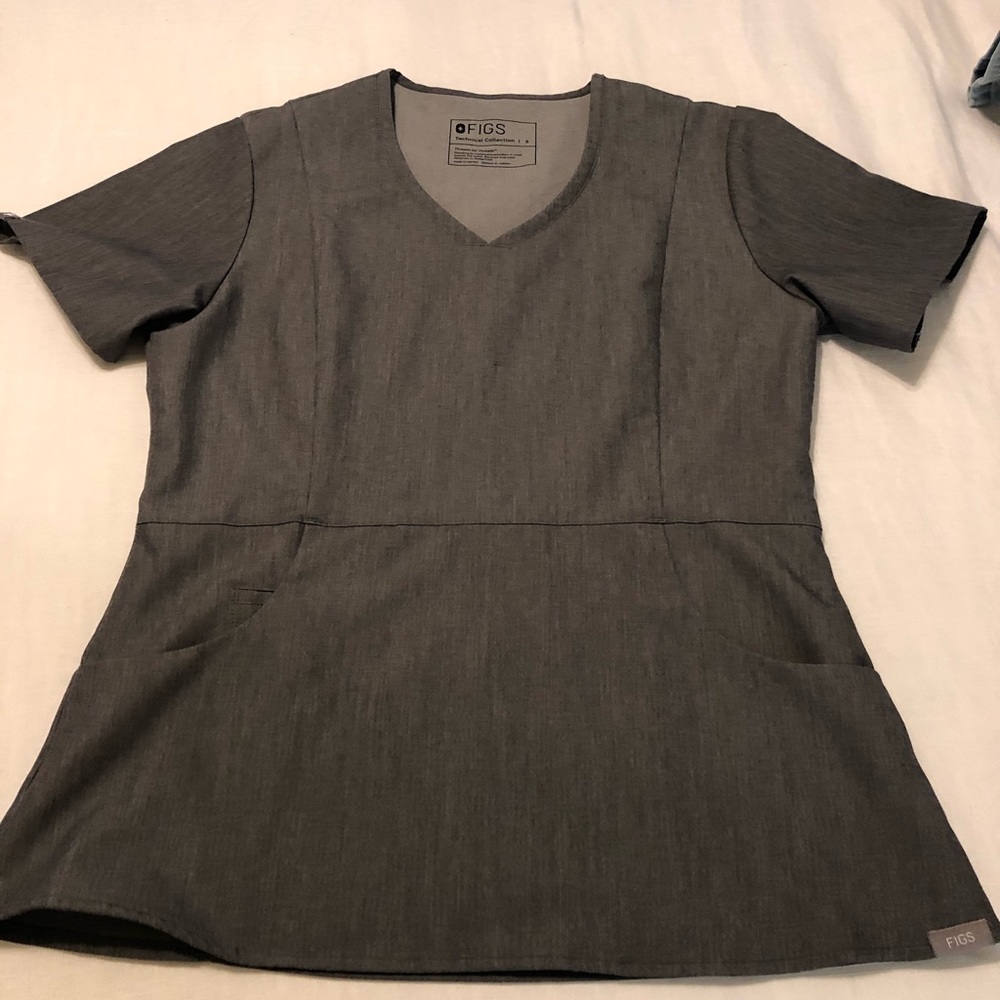 Figs scrub top